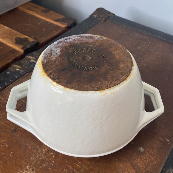 . Vintage Copco D1 White Enamel Cast Iron Dutch Over Cooking Pot with Lid - Picture 7 of 8